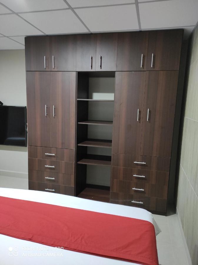 Royalinn Guayaquil Luaran gambar