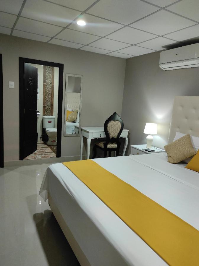 Royalinn Guayaquil Luaran gambar