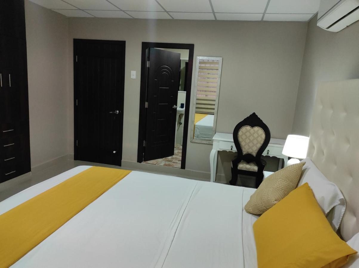 Royalinn Guayaquil Luaran gambar